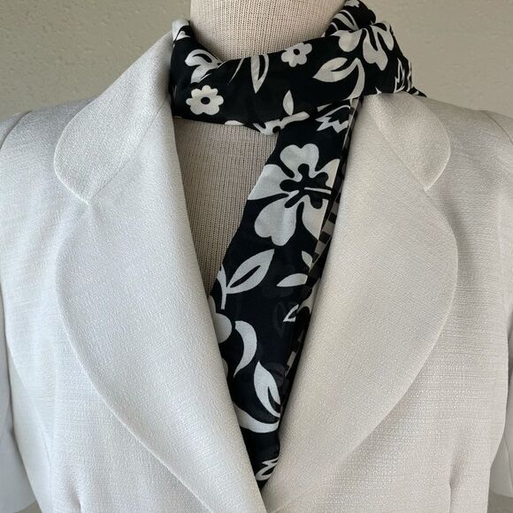 NWT Sag Harbor Suit White Jacket and Skirt Size 10 - Picture 5 of 16